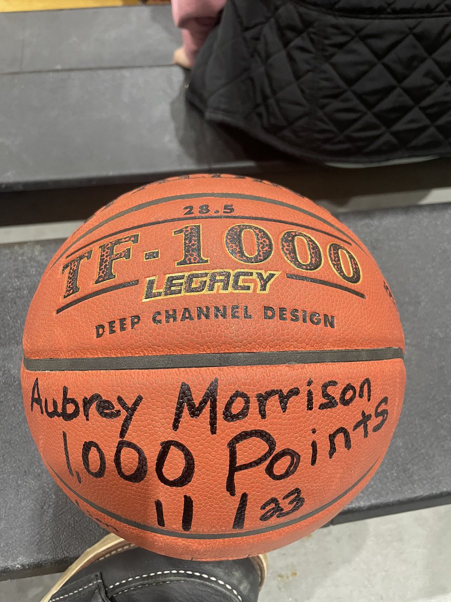 jmslyce's tweet photo. 1K points and only a sophomore! Very proud of my niece @AubreyM0rrison 

@AveryM2025 you’re up next! https://t.co/o9Fh5Lj2jK