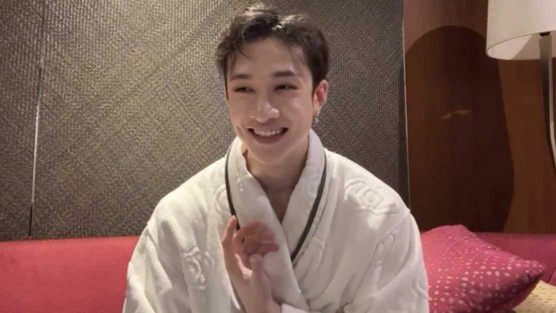 BCHANFEED's tweet photo. chan’s room ep.193🐺 https://t.co/hC6PbSq6tF