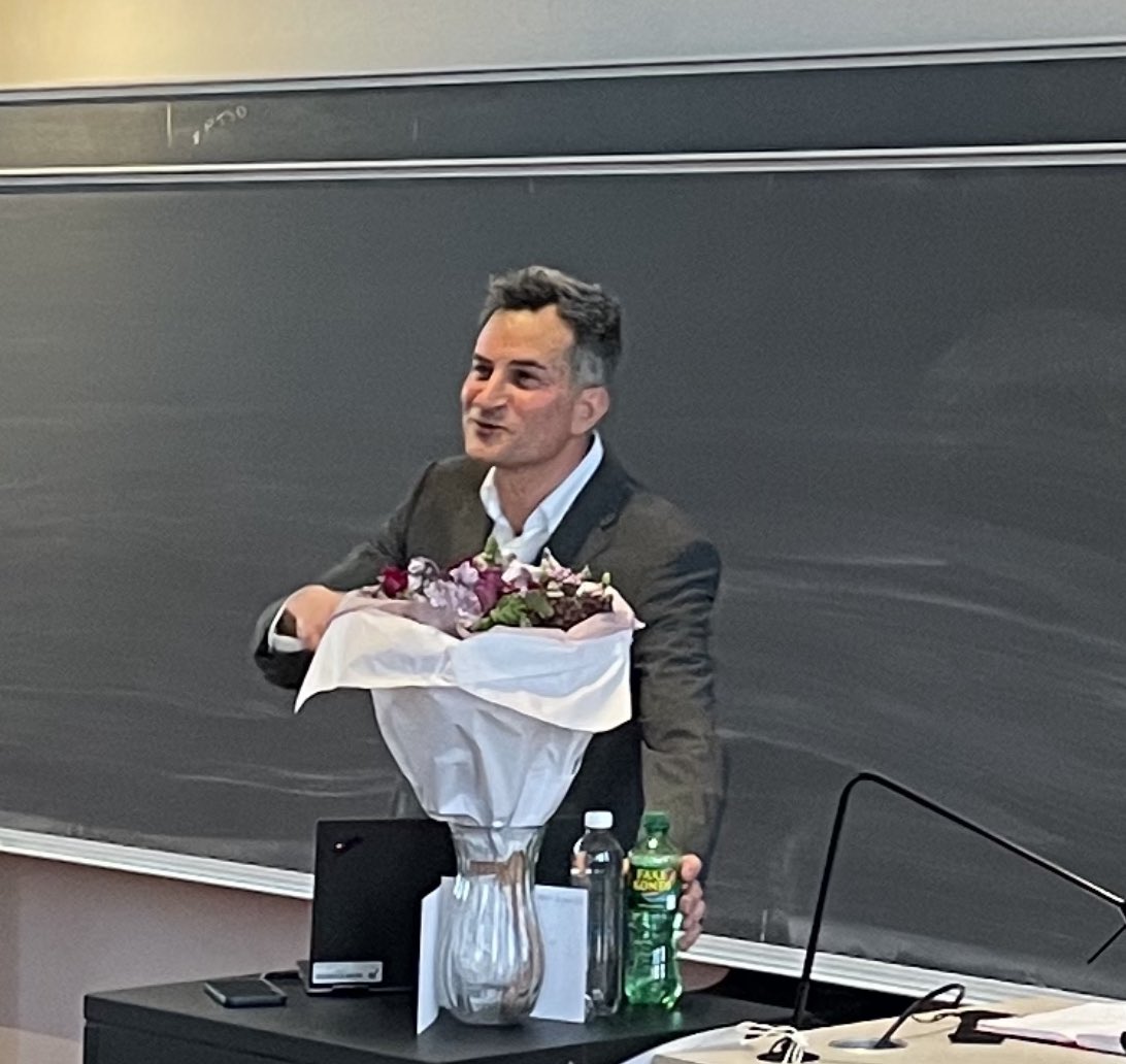 Rune Heiberg Hansen (@runeheiberg) on Twitter photo Tiltrædelsesforelæsning for <a href="/GMakransky/">Guido Makransky</a>, ny professor i #VR og læring ved @CopenhagenPsych
Læring og uddannelse er et stærkt forskningsområde på tværs af <a href="/KuSamf/">KU Samfundsvidenskab</a> og med Guido står vi blandt verdens førende miljøer indenfor læring og tech🦾 Tiltrædelsesforelæsning for <a href="/GMakransky/">Guido Makransky</a>, ny professor i #VR og læring ved @CopenhagenPsych
Læring og uddannelse er et stærkt forskningsområde på tværs af <a href="/KuSamf/">KU Samfundsvidenskab</a> og med Guido står vi blandt verdens førende miljøer indenfor læring og tech🦾