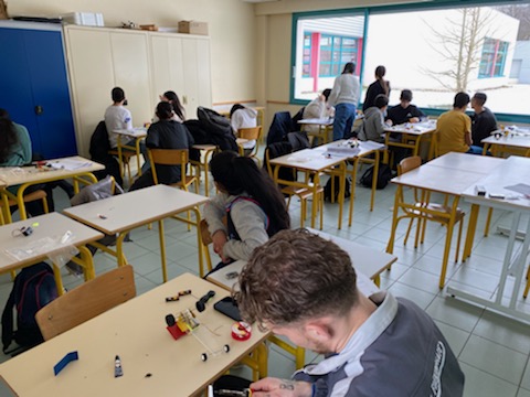 ClgJeanBauhin's tweet photo. Nos 3èmes au Technilab de @NelsonLycee du @cmq_msi. Réalisation d'un objet technique. Nouvelle étape dans la découverte de l'excellence industrielle et des métiers de la plasturgie!
@Villeaudincourt @paysmontbeliard @bfc_region @AcCordees @acbesancon https://t.co/9WfPQGb8OT