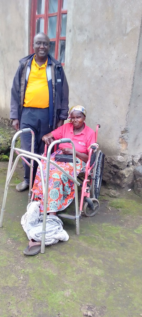 gikombecell2022's tweet photo. Kubufatanye na @aeerwanda Uyu munsi mukagari ka Gikombe hubatswe ubwiherero mumudugudu wa Rebero bw'umuturage utishoboye. 
#ImihigoIrakomeje

@RubavuSector 
@RubavuDistrict https://t.co/4pb4b8LZ4S