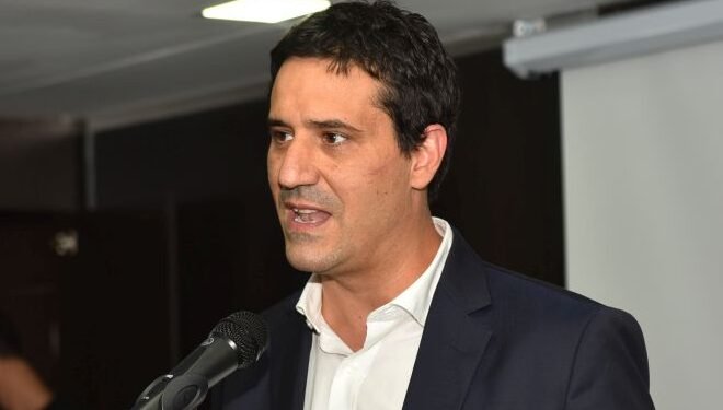 Maxi Abad se posiciona como candidato a gobernador con un gran acto en Mar del Plata bit.ly/3Wopk2L