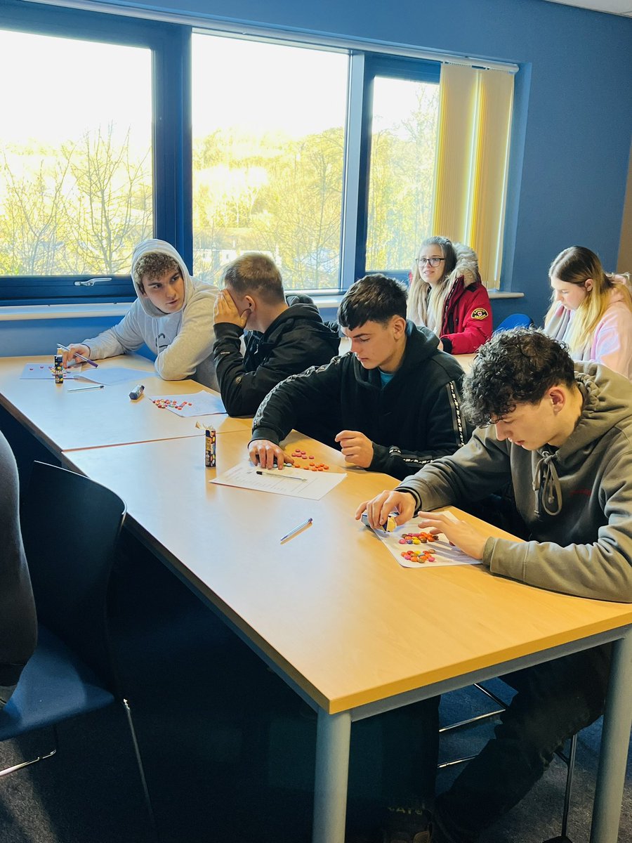 LeonieAllen77's tweet photo. “Tell me and I forget, Teach me and I remember, Involve me and I learn” #smartiechallenge #mathsisfun #FE @cravencollege https://t.co/YjeCP7vvGw