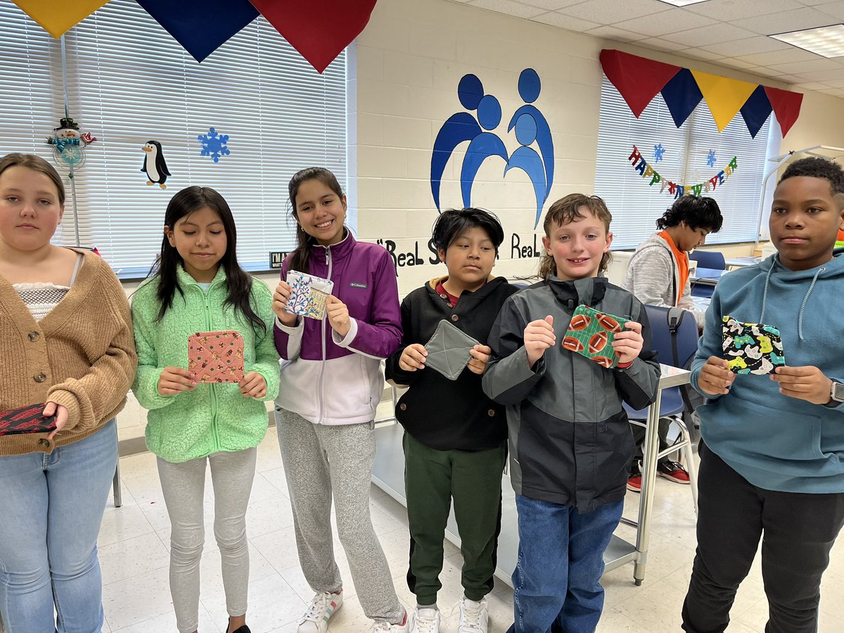 MACS_CTE's tweet photo. Proud of these MAMS students who had the best time sewing 🧵potholders in #FamilyConsumerSciences classes recently! 🙌They love hands-on learning!! @MACSchools @Levi_Goins @CTEforNC @NCFCSEd https://t.co/Evn8inx5sv
