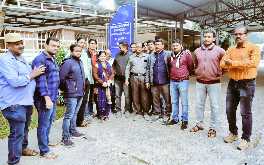 OdishaOmoa's tweet photo. Demand of OMOA Odisha conveyed to Hon'ble @CMO_Odisha have been put down under the loads of file on table &amp; the indifference attitude towards thousands of Ministerial Employee's grief, is blowing agitational fire in hearts of those employees.
@SecyChief @MoSarkar5T @pranabpdas https://t.co/g5zImSXilu