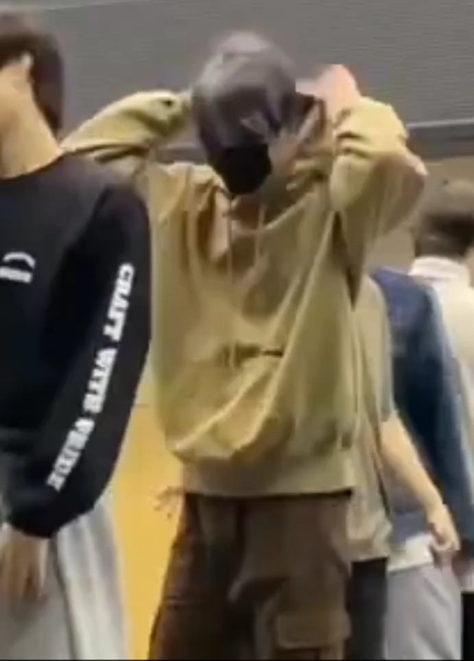 heechromatic's tweet photo. This edit of LEE #HEESEUNG IN GRAY / ASH GRAY / ASH BLONDE HAIR CAME TO LIFEEEEE!! 😭

Can't wait for HD Pictures tomorrow. 😭
 #희승 #ヒスン @ENHYPEN_members https://t.co/CPvKDENE5Y