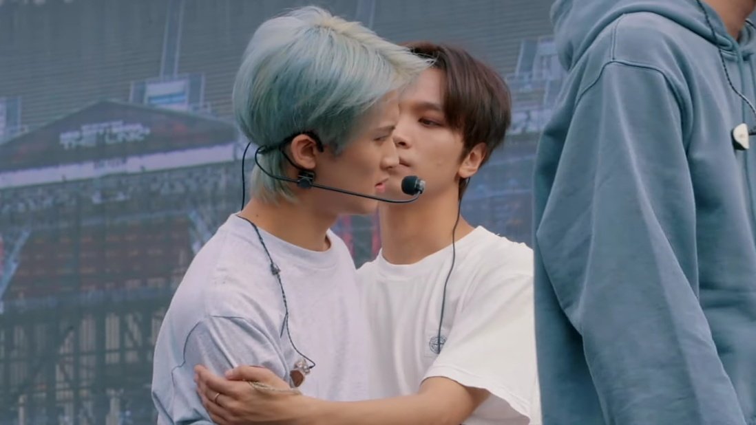 haechanprints's tweet photo. mark and haechan having their own world again.. https://t.co/Qpe2CtM9nZ