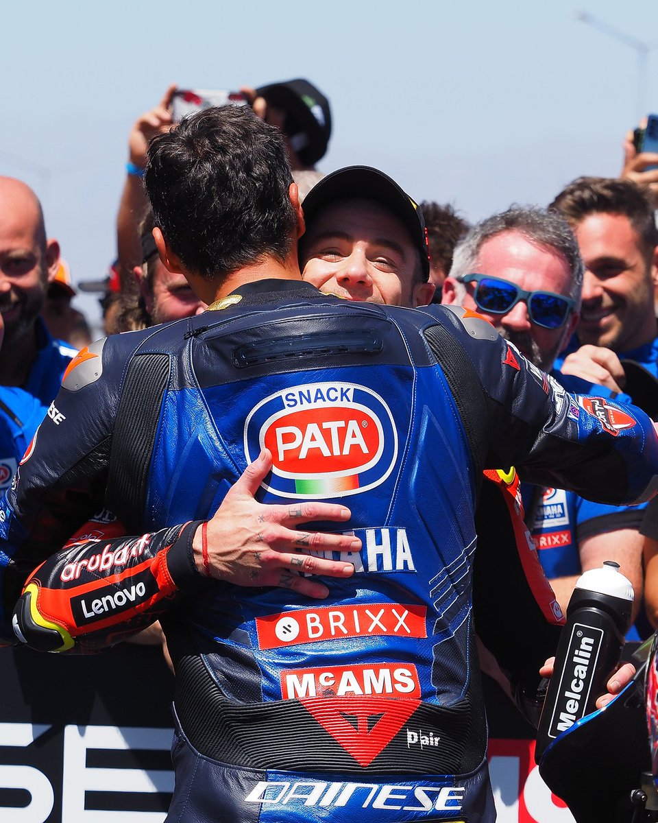 WorldSBK's tweet image. You only have to look at these images to hear the crowd shouting &quot;El Turco&quot; 📣

It was an incredible SuperPole Race, with @toprak_tr54 breaking his lap record in San Juan and reopening the Championship after his unfortunate crash in Race 1 💥

#SeasonRecap #ARGWorldSBK 🇦🇷