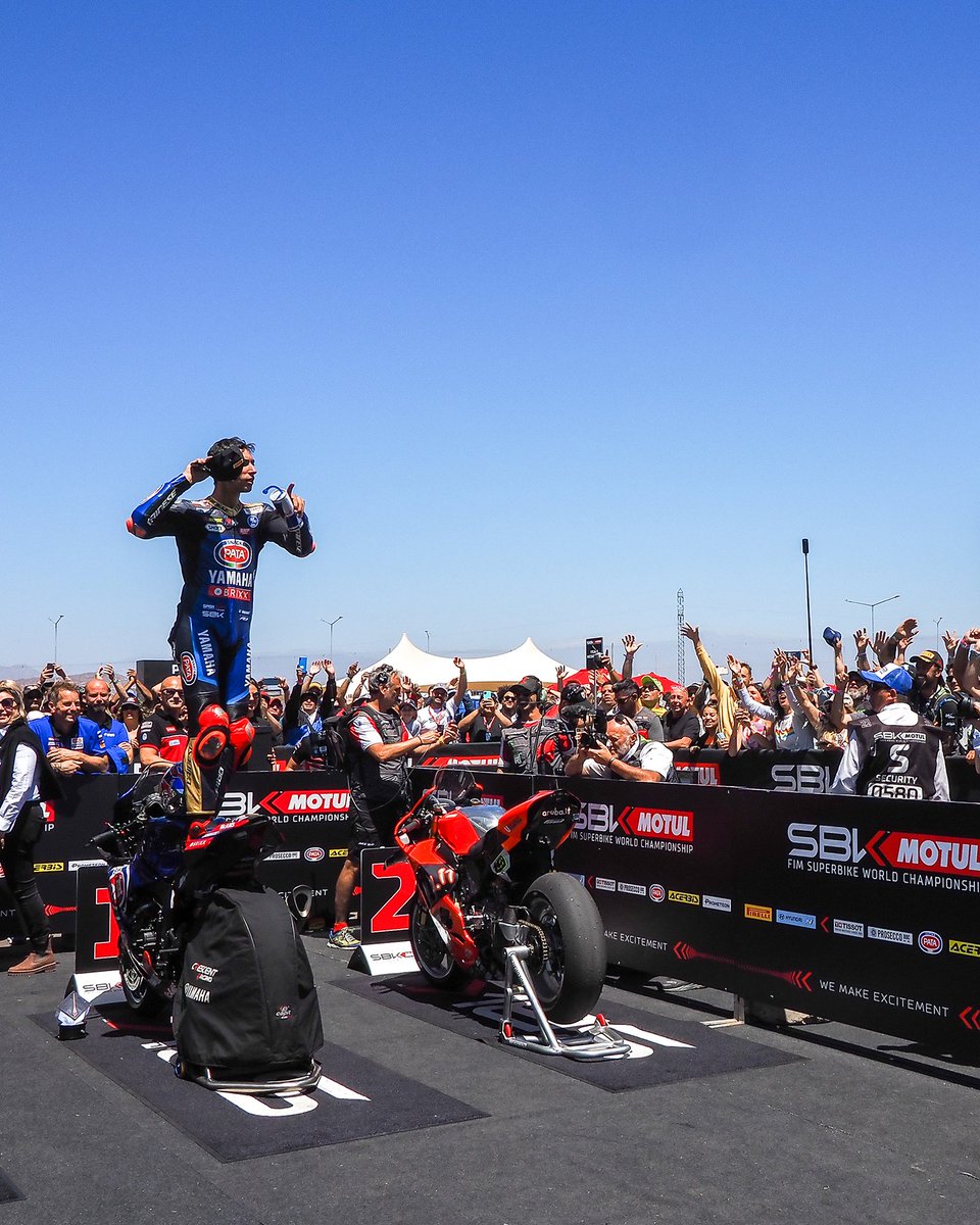 WorldSBK's tweet image. You only have to look at these images to hear the crowd shouting &quot;El Turco&quot; 📣

It was an incredible SuperPole Race, with @toprak_tr54 breaking his lap record in San Juan and reopening the Championship after his unfortunate crash in Race 1 💥

#SeasonRecap #ARGWorldSBK 🇦🇷