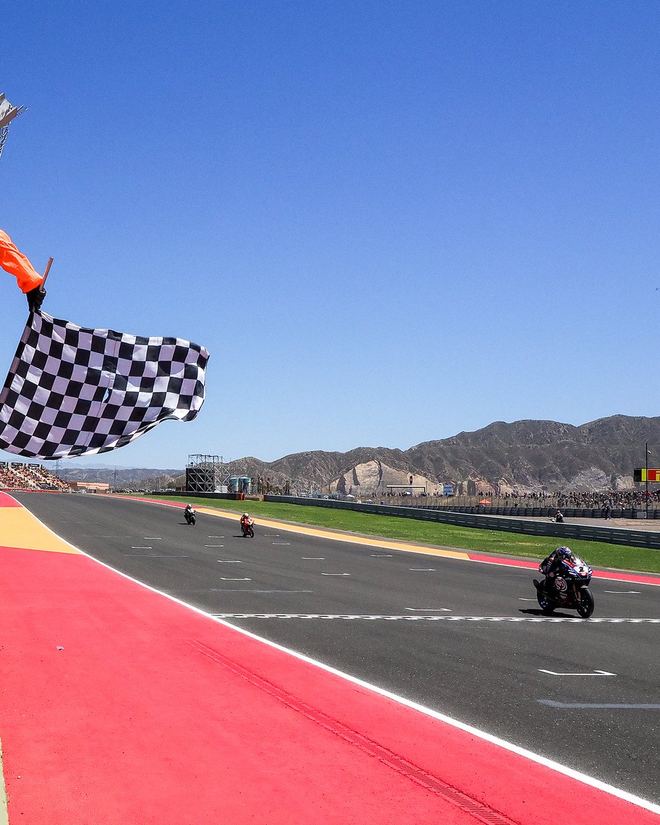 WorldSBK's tweet image. You only have to look at these images to hear the crowd shouting &quot;El Turco&quot; 📣

It was an incredible SuperPole Race, with @toprak_tr54 breaking his lap record in San Juan and reopening the Championship after his unfortunate crash in Race 1 💥

#SeasonRecap #ARGWorldSBK 🇦🇷