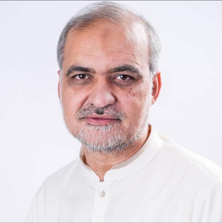 کراچی والوں کی خوش قسمتی ہے کہ ان کا مئیر حافظ نعیم الرحمن بننے جا رہا ہے
جو ایک خدمت گزار مئیر ہوگا.

مبارک ہو
ماریہ مروت( پی ٹی آئی ورکر)

#ہم_سب_کامئیرحافظ_نعیم