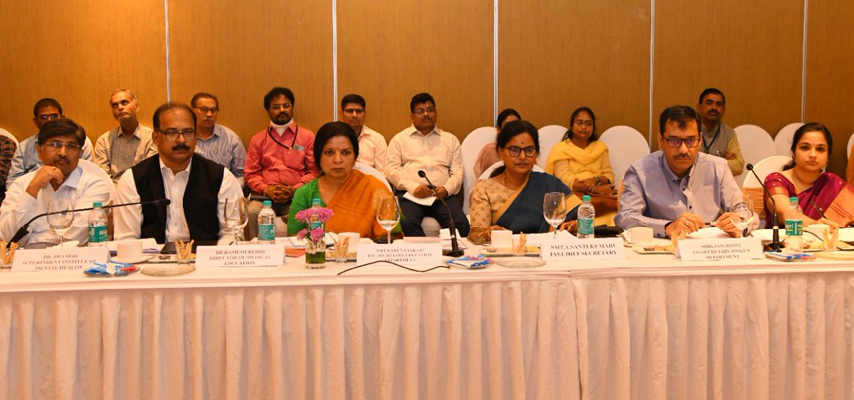 TelanganaCS's tweet photo. Parliamentary Standing Committee on Health &amp; Family Welfare held discussions with #Telangana CS Santhi Kumari and other State Govt. officials on mental healthcare &amp; its management and implementation of Pradhan Mantri TB Mukt Bharat Abhiyaan. https://t.co/hn7uZUo1Ou
