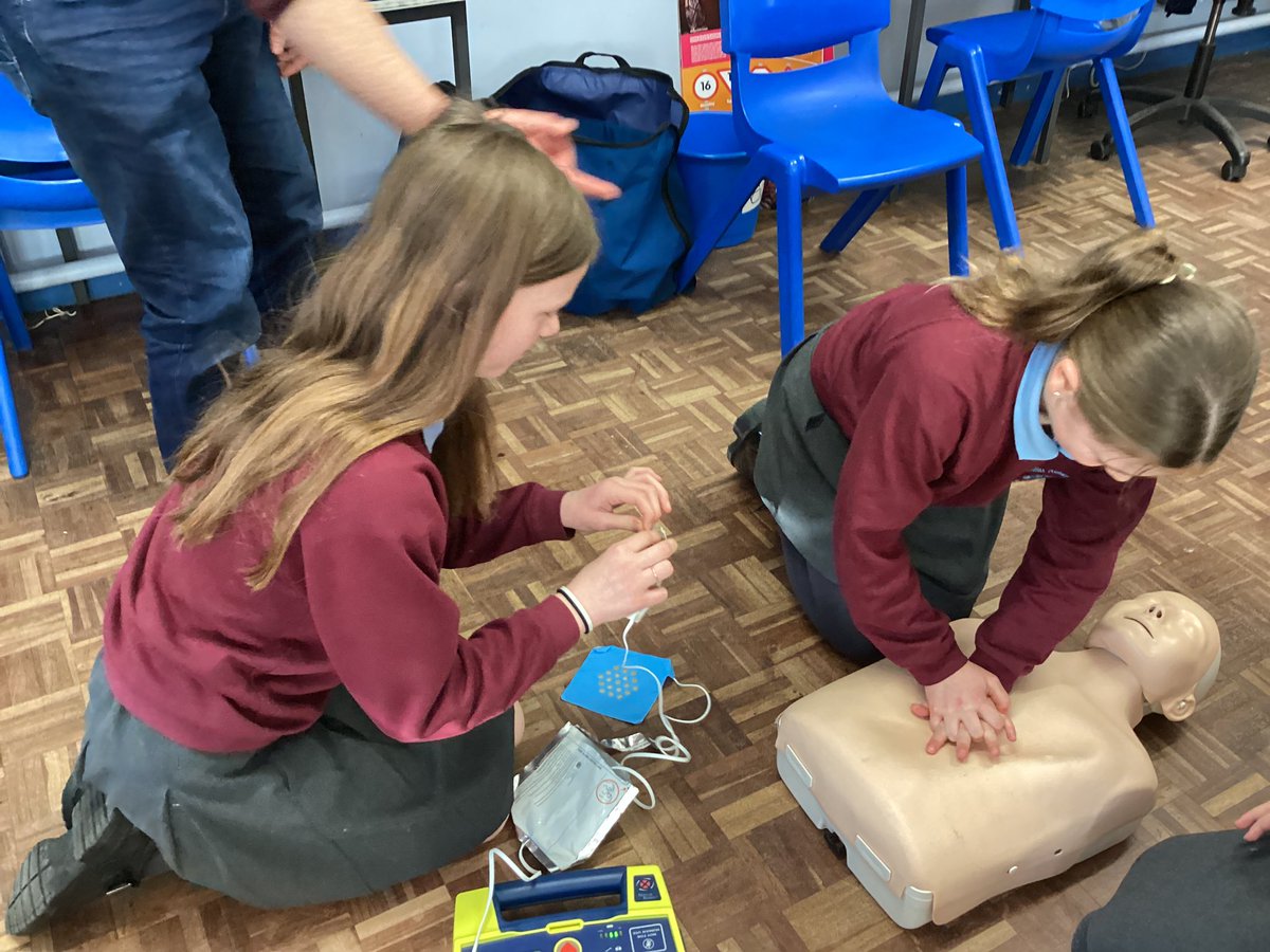 Thank you to Gary from the Red Cross, who spent the morning teaching our Primary 7 pupils some basic first aid skills. They learnt how to put a casualty in the recovery position, how to administer CPR, and how to use a defibrillator. ⛑