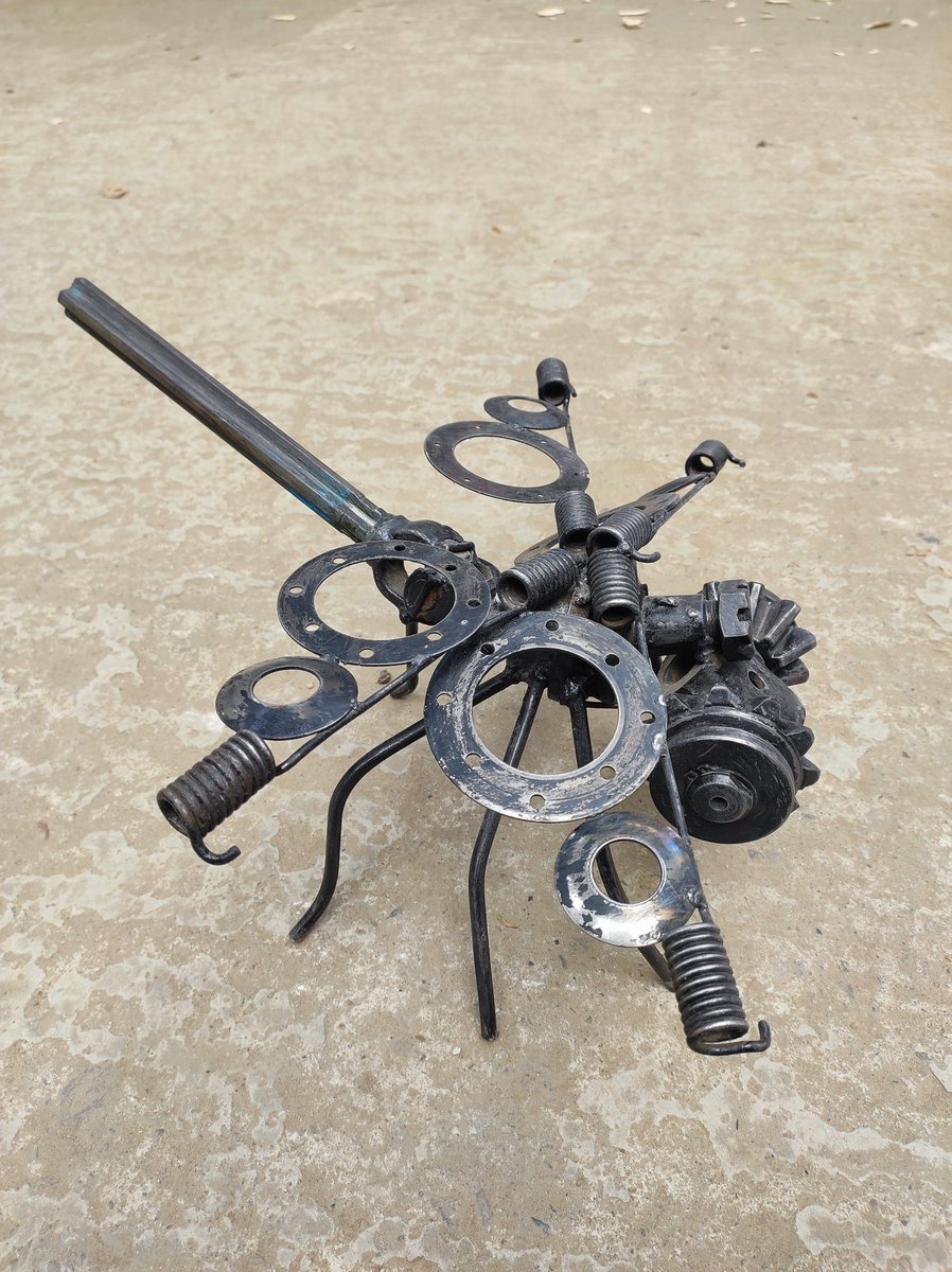nishatfawzia09's tweet photo. DRAGONFLY
Time: When studying in 2nd year
Measurement: 18×15×12 inch
Materials: Iron (junk metal)
Found object
Precesses: Welding
#sculpture #metalsculpture #foundobjects #foundobjectsculpture #grasshopper #grasshopper3d https://t.co/mSgjjHae13
