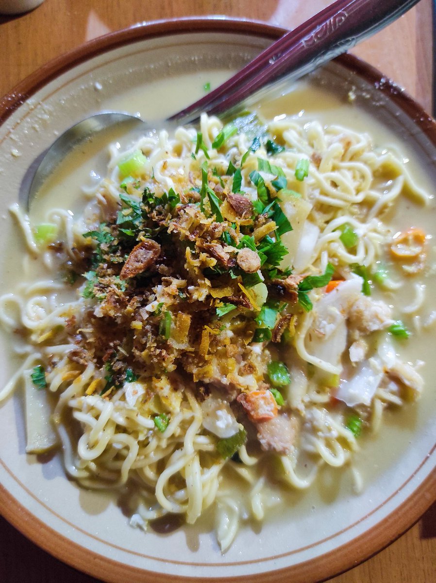Widino's tweet photo. 📍 Bakmi Jawa Abdul Majid St MRT H Nawi. 

Bakmi godoknya masih favorit, kuahnya kentel n sedep, asinnya pas, potongan ayamnya banyak, mienya juga ga terlalu lembek. Kesampean juga kulineran pulang kerja 🤤 https://t.co/DTqkCfxVbv