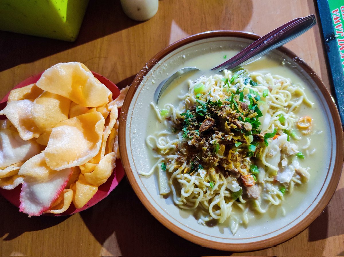 Widino's tweet photo. 📍 Bakmi Jawa Abdul Majid St MRT H Nawi. 

Bakmi godoknya masih favorit, kuahnya kentel n sedep, asinnya pas, potongan ayamnya banyak, mienya juga ga terlalu lembek. Kesampean juga kulineran pulang kerja 🤤 https://t.co/DTqkCfxVbv