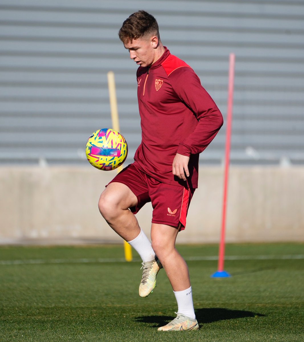 Seguimos trabajando 💪🏻⚪️🔴 <a href="/SevillaFC/">Sevilla Fútbol Club</a>
