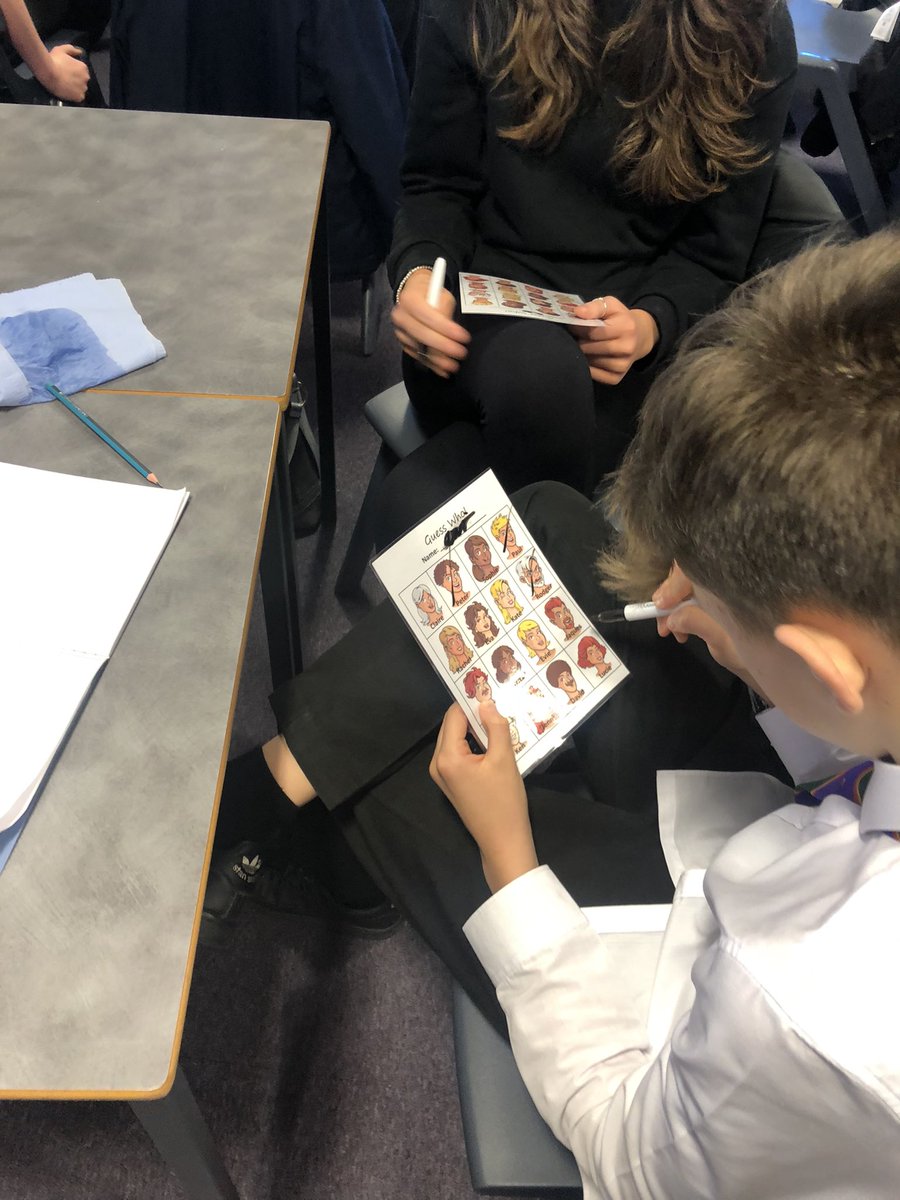 2B French playing Guess Who to practise personal description 🇫🇷 ❔