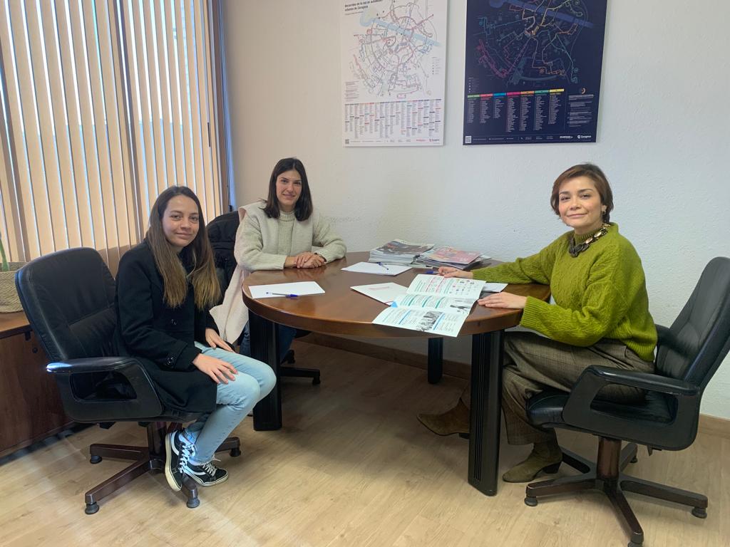 Hoy hemos tenido la suerte de visitar las instalaciones de <a href="/buszaragoza/">Transporte urbano de Zaragoza</a>, para acercar la realidad de las familias monoparental y buscar sinergias. Gracias @anarodom.
#RSA #familiasmonoparentales #mujer