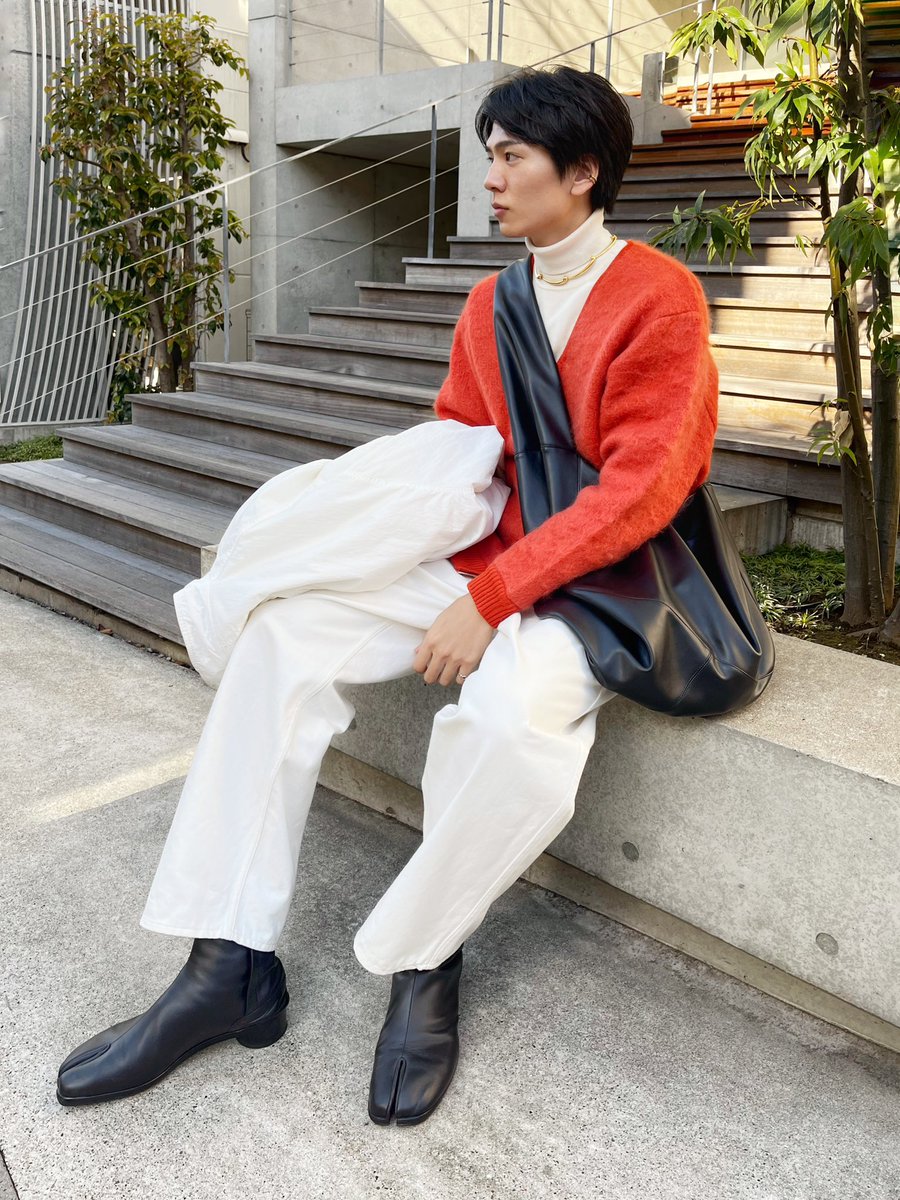 sudamotoki0718's tweet photo. 今回初めてバッグを作成しました！
アクセントのある大きいショルダーバッグが欲しくて、探しても見つからなかったから。
大きめな作りで一泊二日の荷物は余裕で入ります🙆‍♂️
個数も限りがありますので是非✨
【レザーワイドショルダーバッグ】
https://t.co/4GOfqTr9P5
#ファッション #tutti https://t.co/QUb98VDTqU
