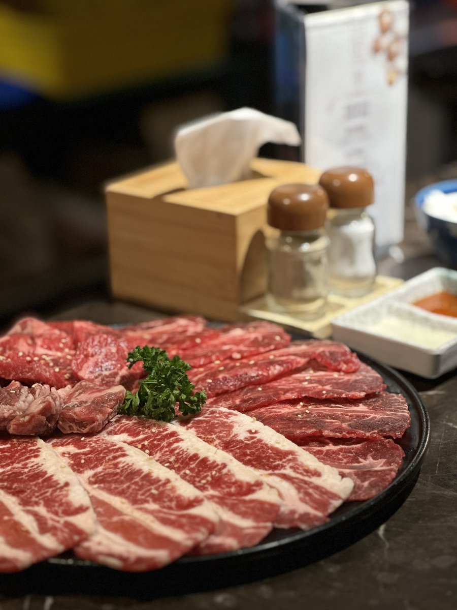 Friday night 吃肉肉喝酒酒

疊字真的有夠假掰(´◔_◔) https://t.co/pZvqcKsbod