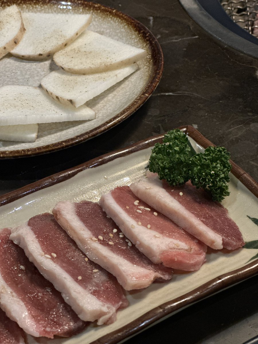 Friday night 吃肉肉喝酒酒

疊字真的有夠假掰(´◔_◔) https://t.co/pZvqcKsbod