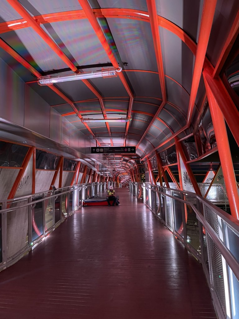adriansyahyasin's tweet photo. Kabar gembira untuk teman teman pengguna TJ Koridor 13 Ciledug dan KRL Rangkasbitung Line!

Mulai besok jejantas (skybridge) antara Stasiun Kebayoran dan Halte Layang Velbak akan mulai diujicoba!

Penglaju Bintaro/BSD/Ciledug akan punya opsi baru untuk naik KRL via Koridor 13! https://t.co/eAJgK8QtGg