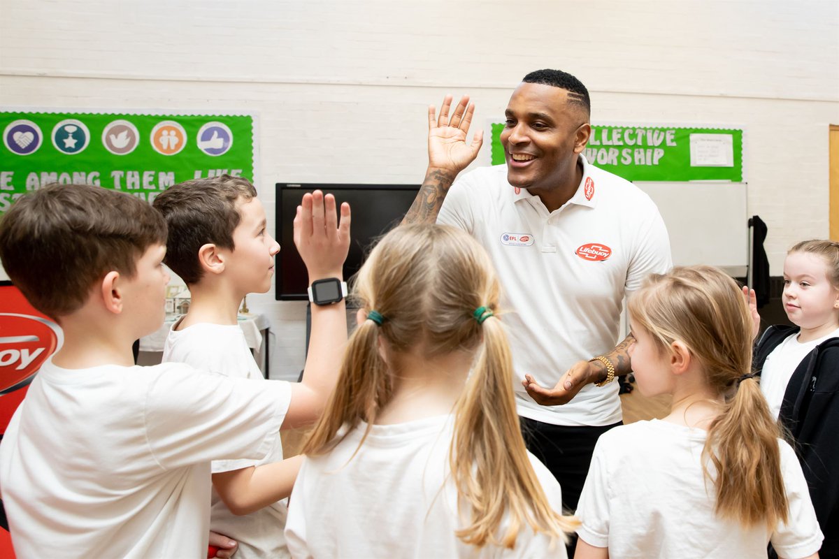 During the #EFLWeekofAction, @LifebuoyUK Soaper Heroes Ambassador @MorrisonClinton ran a fun, hygiene-related activity with the kids at Woodford CE Primary School You too can #BishBashBosh those pesky germs🦠 & become a #SoaperHero by signing up👇 ➡️lifebuoy.co.uk/soaper-heroes-… #AD