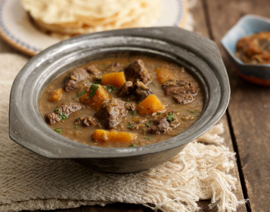 Its Friday. We're all tired from a long week and we crave something easy yet comforting. We're thinking... a delicious curry! Our curry of choice for this #fakeawayfriday is a Quick Lamb Dhansak made in just 45 minutes!