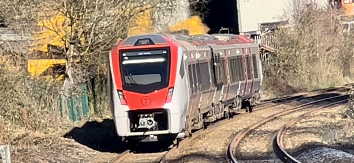 PlatformEdge1's tweet image. It was a very smooth, quiet and comfortable ride. These units are very good 👍

Here is 231007 departing Llanbradach for Bargoed #Class231