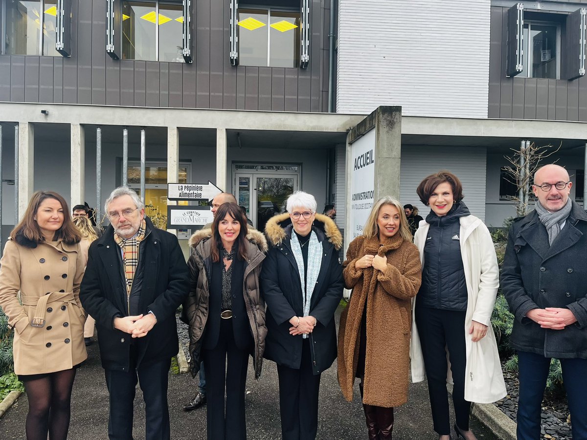 SPORT, ENTREPRISE et TERRITOIRES 📯| Tous en forme ! Coup d’envoi de la plateforme « Solution Sport Entreprise » avec la Ministre des Sports, Amélie Oudéa-Castéra <a href="/AOC1978/">Amélie Oudéa-Castéra</a> au @mintoulouse, l’<a href="/Agence_du_Sport/">Agence nationale du Sport</a>, l’<a href="/UNIONs_c/">UNION des ENTREPRISES Sport & Cycle</a>, et le <a href="/MEDEF31/">MEDEF Haute-Garonne</a> pour la promotion du sport en entreprise.