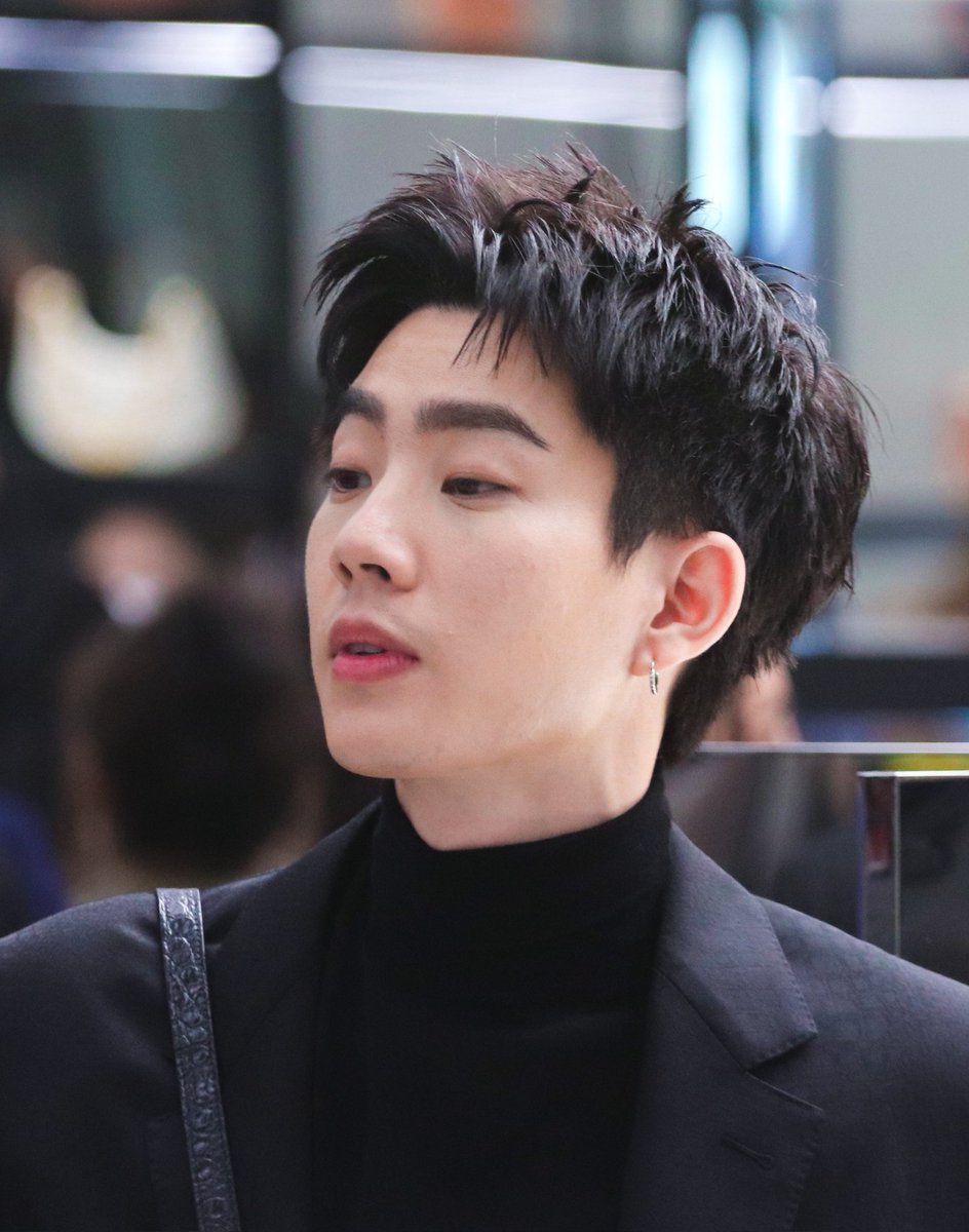 offgunable's tweet photo. — push comes to shove 🍄

an offgun au in which aviel (gun) must work at their family's business in order to gain his grandfather's trust.

on the other side, the recently hired team manager who perfectly matches aviel's ideal type, jomari (off), appeared to make him suffer. https://t.co/6eMJYpt8bz