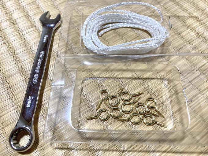 ヒートン付けて紐通すの不器用すぎて駄目だったら画材屋さんに頼もうと思ってましたが、なんとか自分で付けれました…!展示関係、何もかも初めてなもので…( ˊᵕˋ ; )