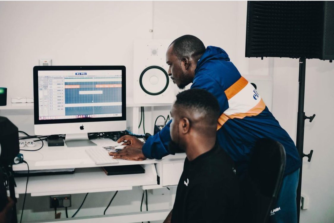FameyeMultimed1's tweet photo. Landlord x Peter
Trust
#eboon https://t.co/GmBycRWEfP