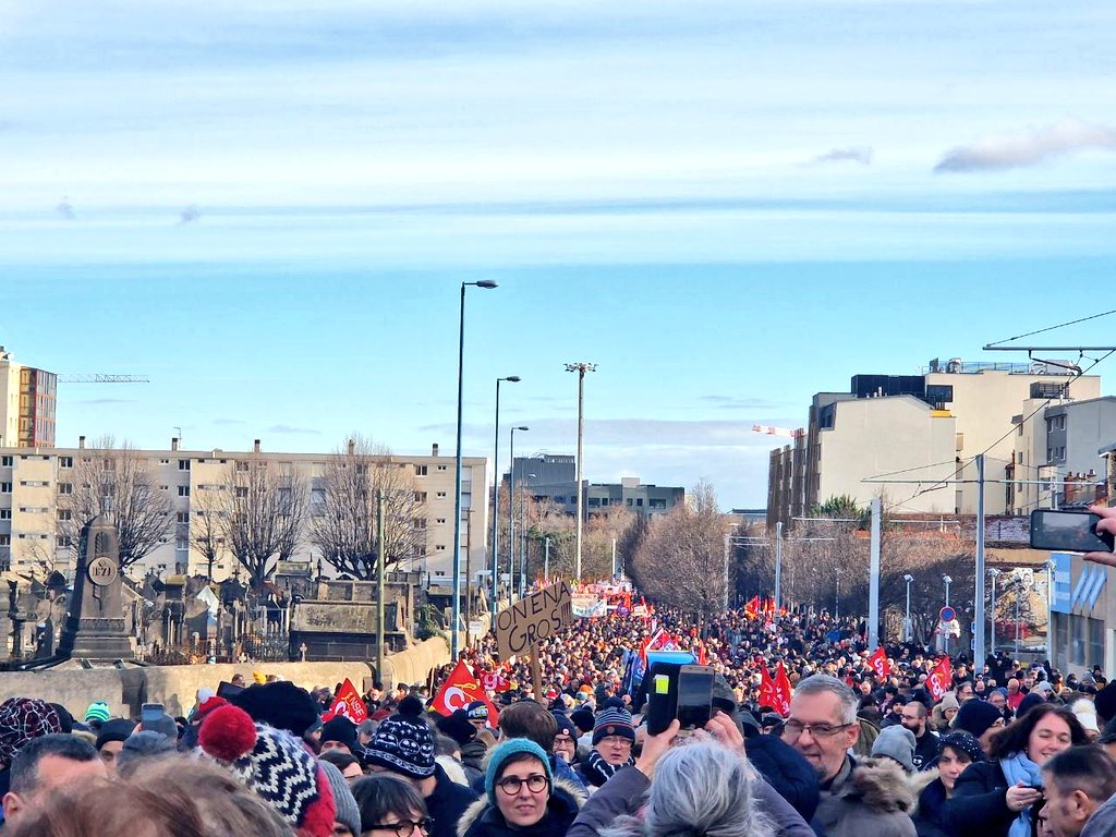 🔥 Hier, mobilisation historique partout en France pour la #Manif19Janvier !

✅️ Demain, on remet ça à 14h à Bastille avec la Marche #PourNosRetraites, à l'appel des organisations de jeunesse !

#Marche21Janvier