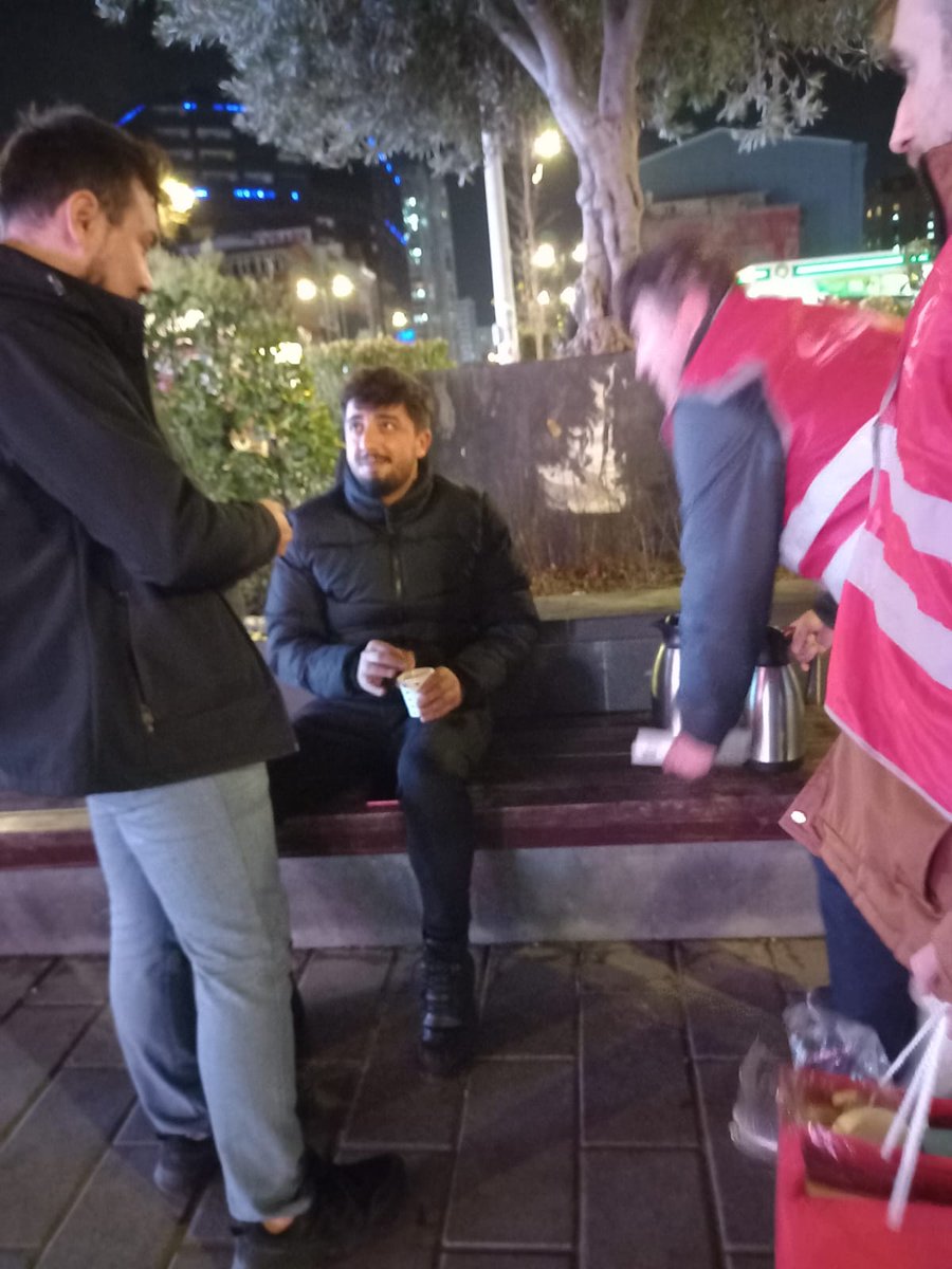 Gençlik Kolları olarak ilçemizde bulunan Esenyurtlu kardeşlerimize Saadet Sokakta isimli çalışmamız neticesinde çay ikramında bulunuldu.