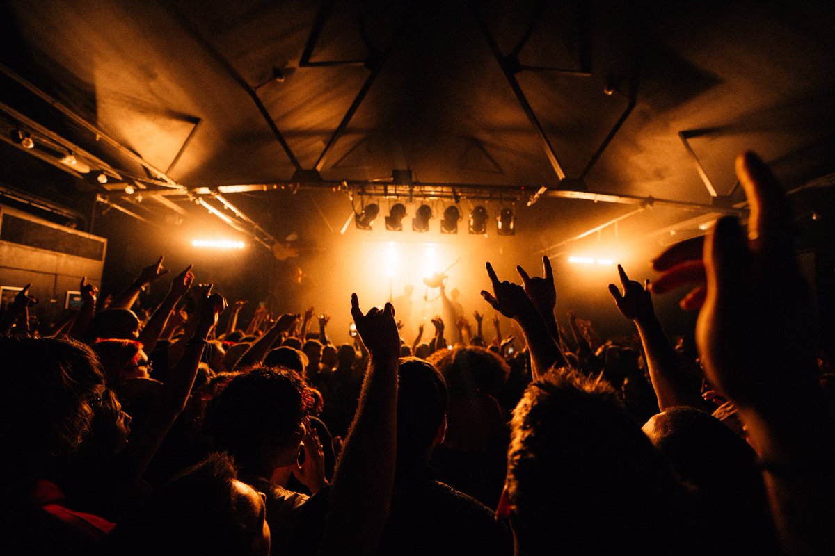 HoldingAbsence's tweet photo. Oxford last night was a show we’ll never forget - thank you to all who came down and made that one of our favourite shows to date!

Tonight we’re playing Leicester, and it has just sold-out too! So let’s make this another night to remember. See you soon.

📸 @bethanmillerco https://t.co/Q91ueosZCD