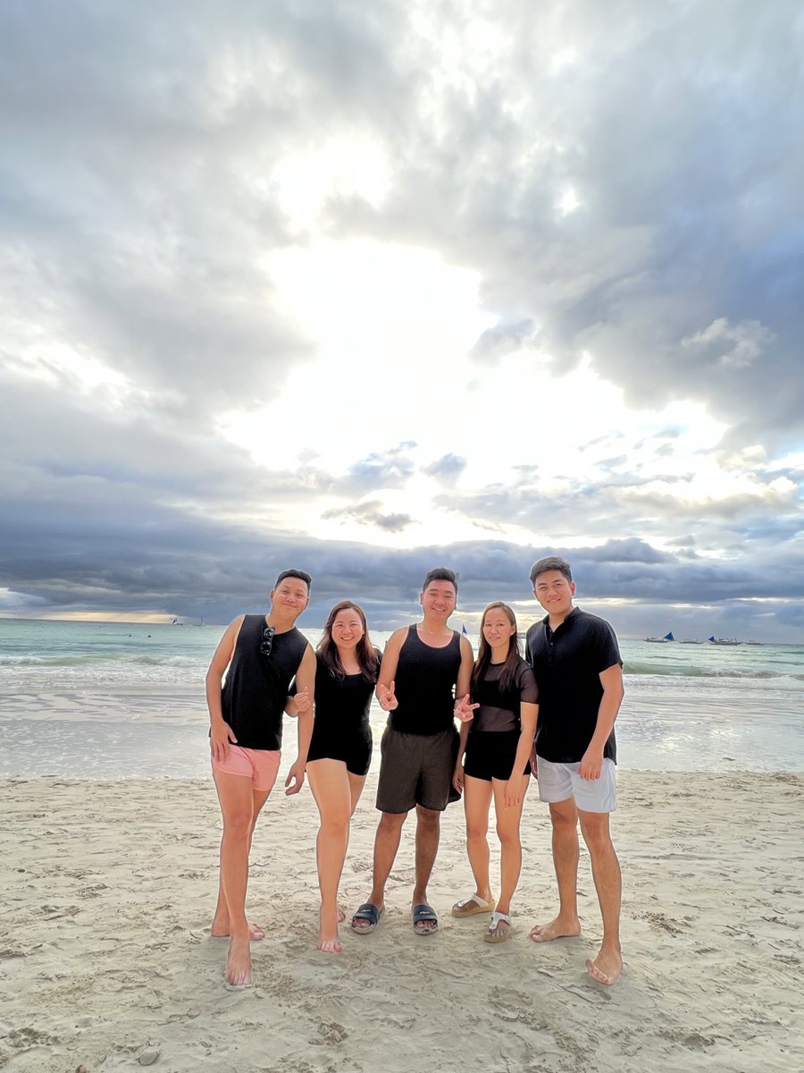 csquinit's tweet photo. Our own #OneTeam in Boracay 😊 https://t.co/zi1JcmlVgN