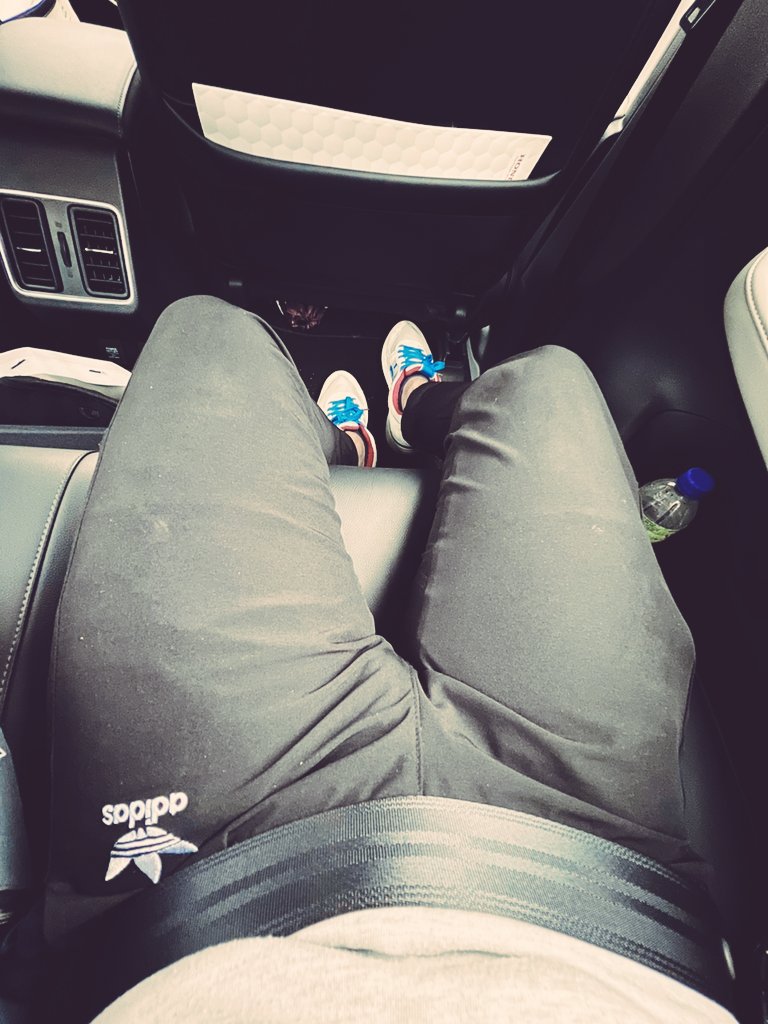NiezamBi's tweet photo. 14jam atas keta... Kematu jubo😅. Hai org Ganu🥰. 
#treksuit #seluartrek #Tracksuit #LGBT #vacation #heali https://t.co/pe4XzMuhSu
