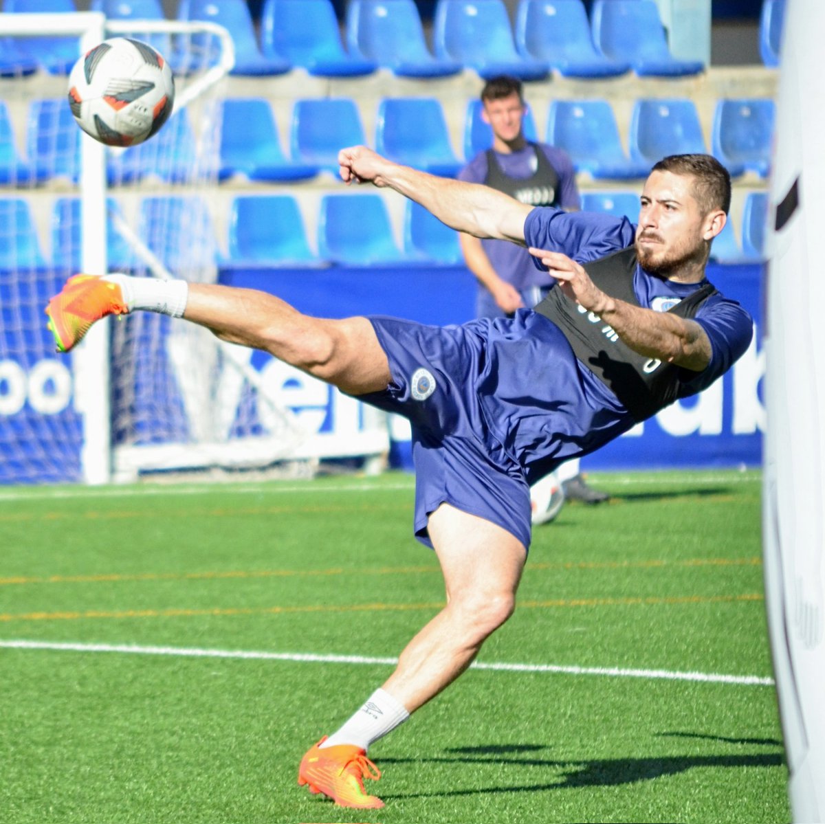 ⚪ ¡VAMOS VÉLEZ! 🔵 Seguimos trabajando duro de cara al partido de este Domingo en El Pozuelo ¡𝙇𝙖𝙣𝙯𝙖𝙙𝙤𝙨 𝙖 𝙥𝙤𝙧 𝙚𝙡 𝙙𝙚𝙧𝙗𝙮!

🎯 <a href="/JTorremolinosCF/">Juventud Torremolinos CF</a>
🎫 juventudtorremolinoscf.newscript.es/comprar-entrad…

#100AñosJuntos
💙🤍💛🤍💙