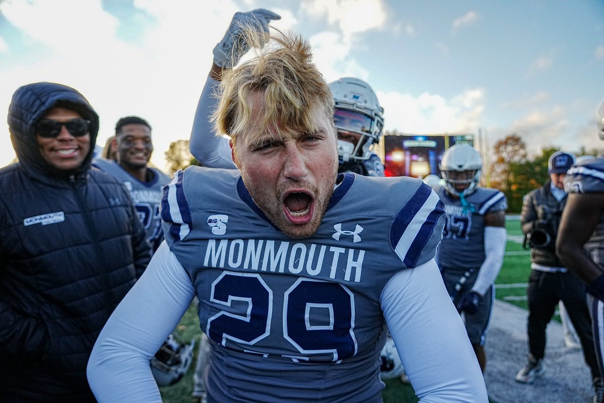 Coach_KCal's tweet photo. That Friday Feeling! #FlyHawks @MUHawksFB https://t.co/gxIrvE03ly