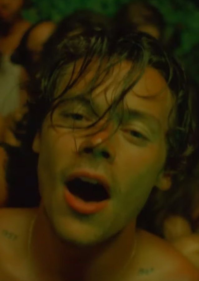 goldenrryhrry's tweet image. people were carried out in stretchers (and me)