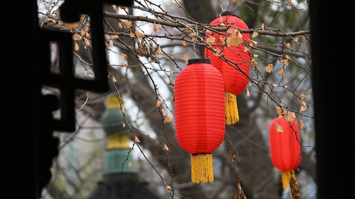Dean_KCL's tweet photo. Happy Lunar New Year to @KingsCollegeLon staff, students, alumni and their families - may the year ahead bring you great joy, good health and prosperity! https://t.co/A57kPQr4gH
