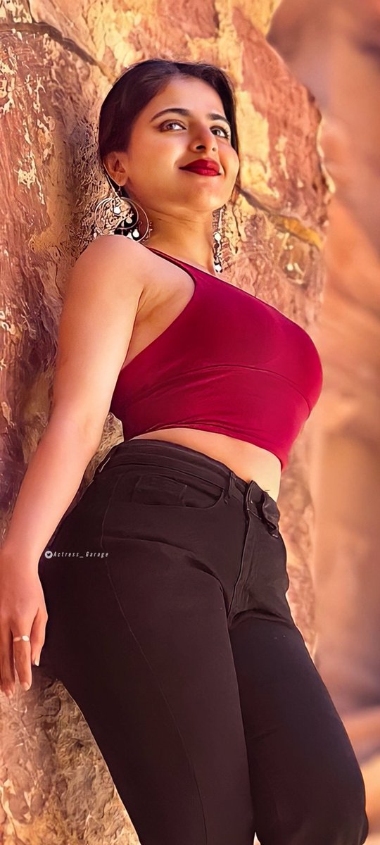 Actress_Garage's tweet photo. #ishwaryamenon 🍑🤤 https://t.co/FvdZd7HXKc