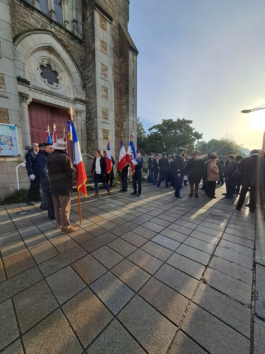 JulieVoleau's tweet photo. Un honneur de fêter les 60 ans de sainte Geneviève dans la belle église des sorinières.
Merci à la CGD de rezé pour cette invitation,  votre travail est essentiel pour assurer la #sécurité de tous. Un grand merci à eux pour leur engagement sans faille.
@Gendarmerie https://t.co/nDlUAZKuex