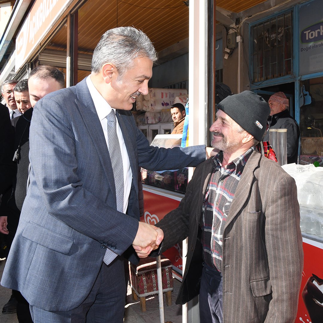 KaramanValiligi's tweet photo. ➡️Valimiz Sn. Tuncay Akkoyun, Sarıveliler ilçesinde cuma namazının ardından esnaf ve vatandaşlarımız ile bir araya gelerek bir süre sohbet etti.

📍Sarıveliler 

#Karaman #Sarıveliler https://t.co/o6EEyIoCwy