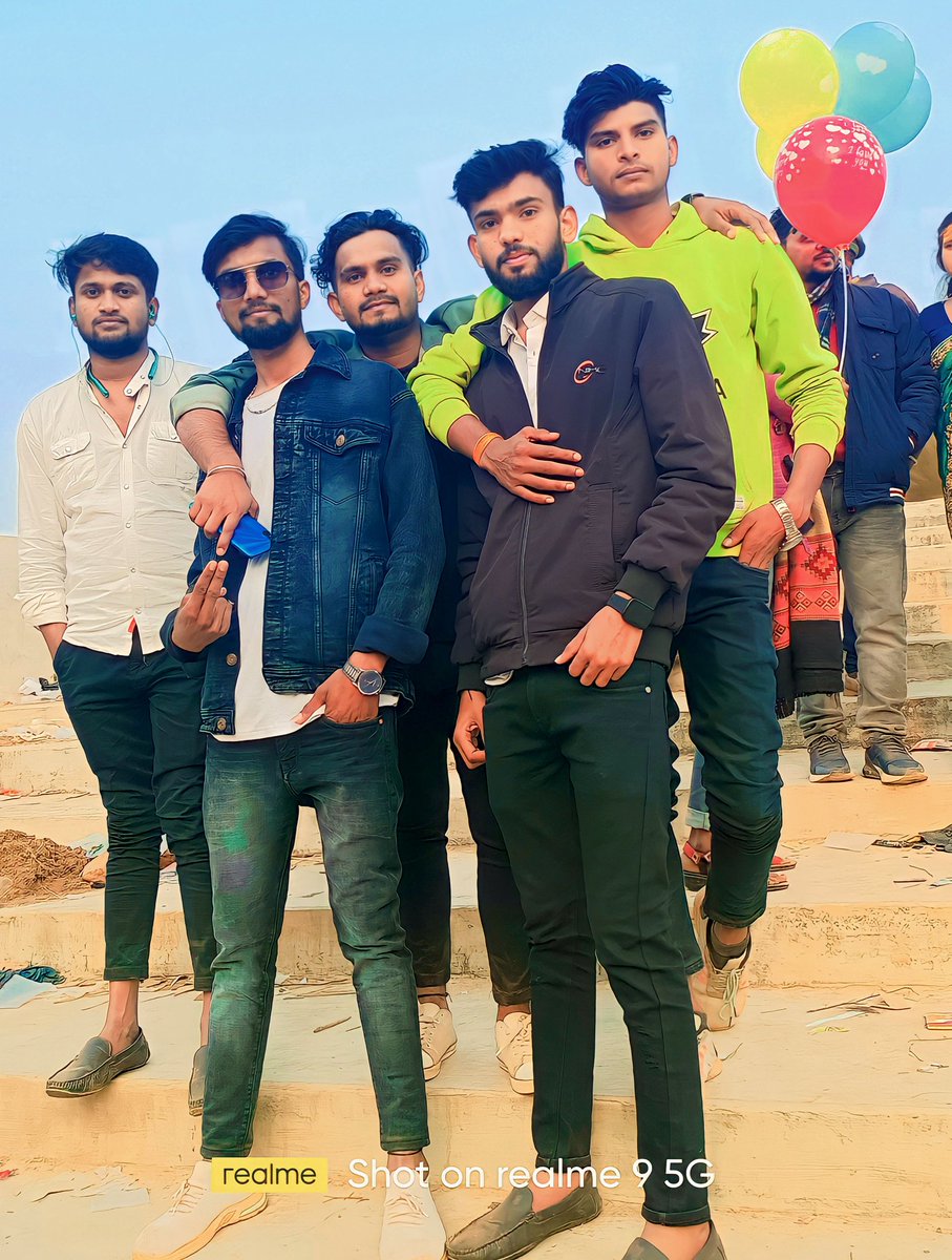 GaingSunil's tweet photo. झोपा मेला का video jhopa mela #vlog video काफी जयादा भीड़ हो गय 
  @ rocking star sunil kumar https://t.co/ndTZa3uCJI