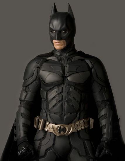 De la trilogía de Nolan...
Con que Batsuit os quedáis?

#Batman #TheDarkKnightTrilogy