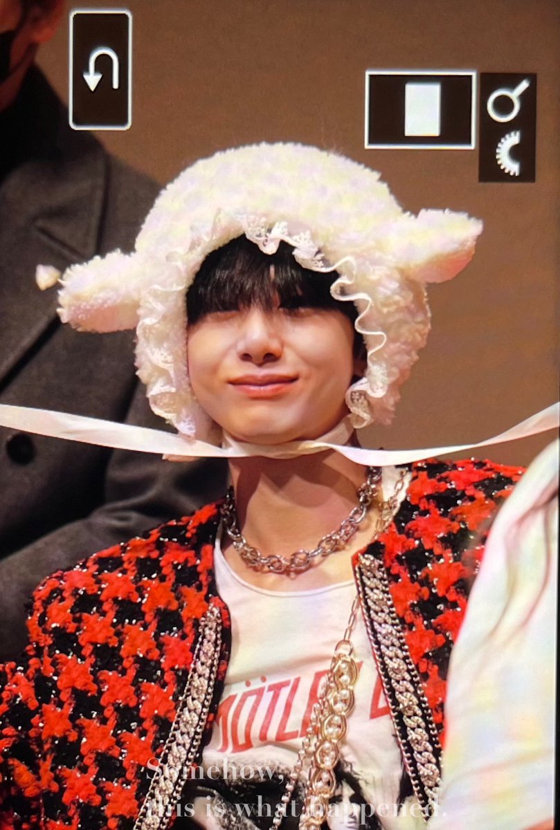 somehow_hw's tweet photo. 230120 애플뮤직팬싸
세상에서 제일 예뿐 양이자나 🐏

#형원 #HYUNGWON 
#몬스타엑스 #MONSTAX https://t.co/Cz2kNnoJPO