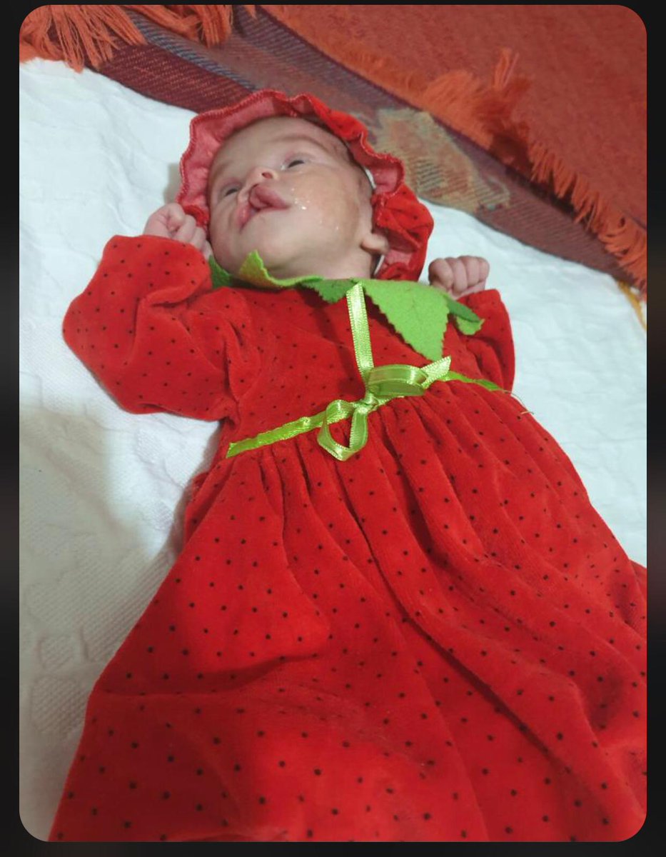 Değerli arkadaşlar, dün gece annesiyle birlikte tutuklanan 3 aylık Seniha Bahar için etiket açıldı.

Lütfen destek verin, elinizi korkak alıştırmayın, ocu bucu olmazsınız.

O daha bebek, üstelik hasta, martta ameliyat olacak. <a href="/dmtevgar/">Demet Evgâr</a> <a href="/adalet_bakanlik/">T.C. Adalet Bakanlığı</a> 

ÜçAylık TutsakSeniha